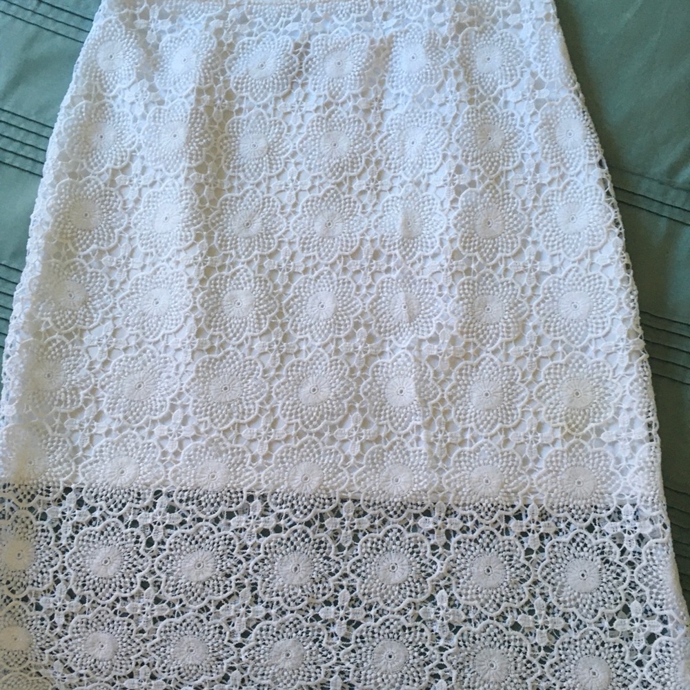 White lace skirt - Picture 2 of 5